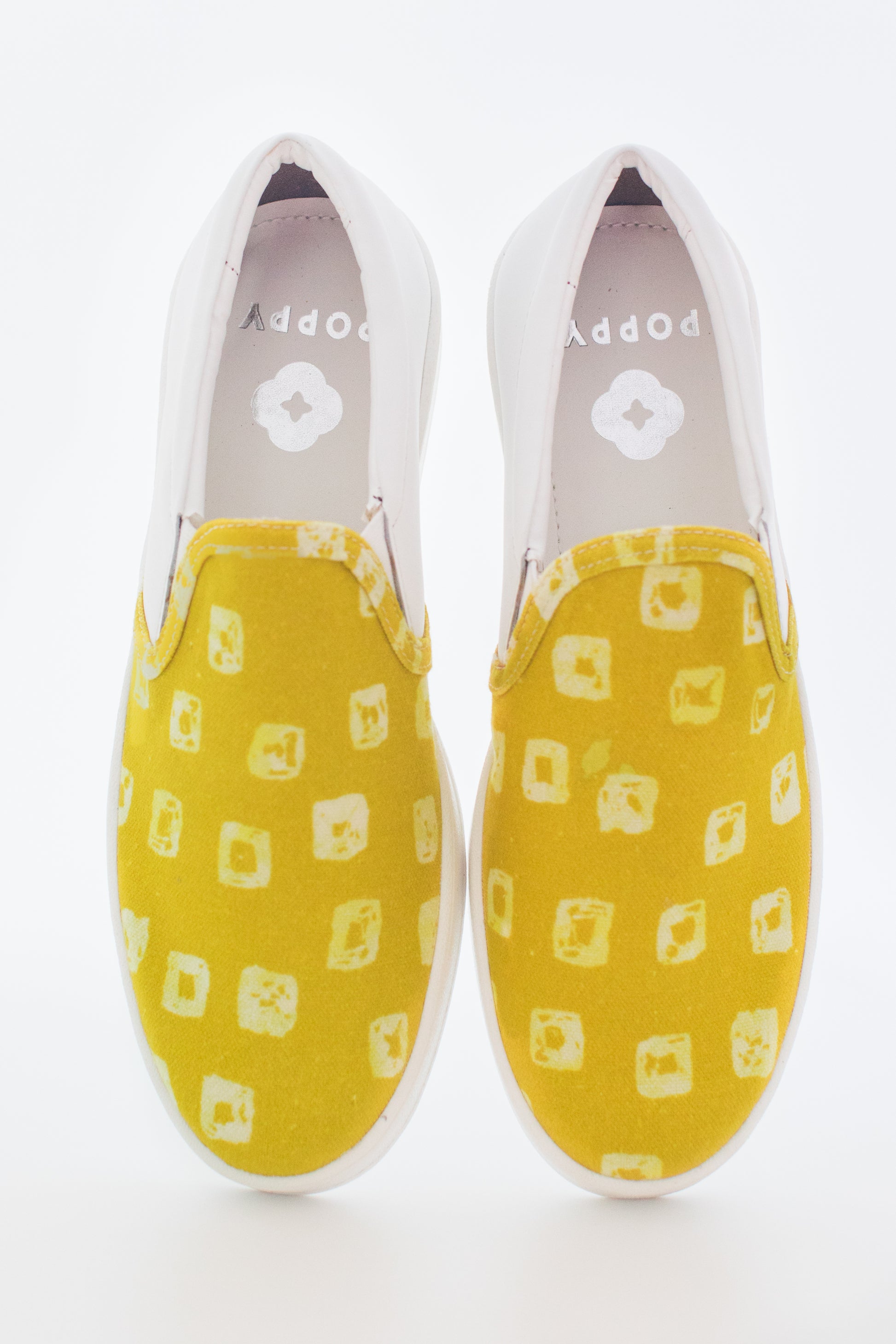 Two vertical Sitara shoes